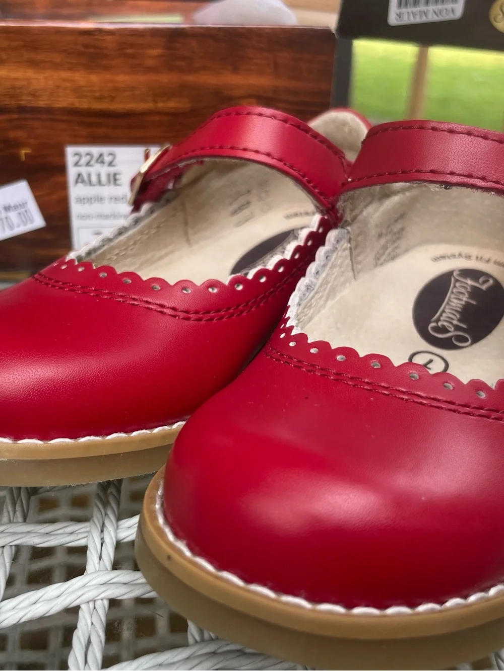 NIB VON MAUR ALLIE APPLE RED Girls Dress Shoes Sz 7